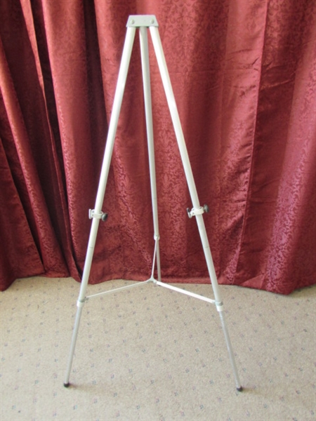 WHITE BOARD WITH TRI POD STAND & HANDY CARRYING CASE