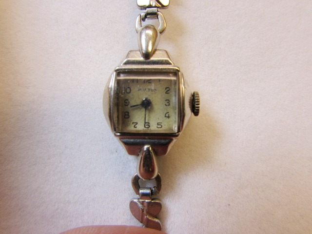 Lot Detail - KEEP TRACK OF TIME - TWO WOMEN'S VINTAGE WATCHES 14K ART ...