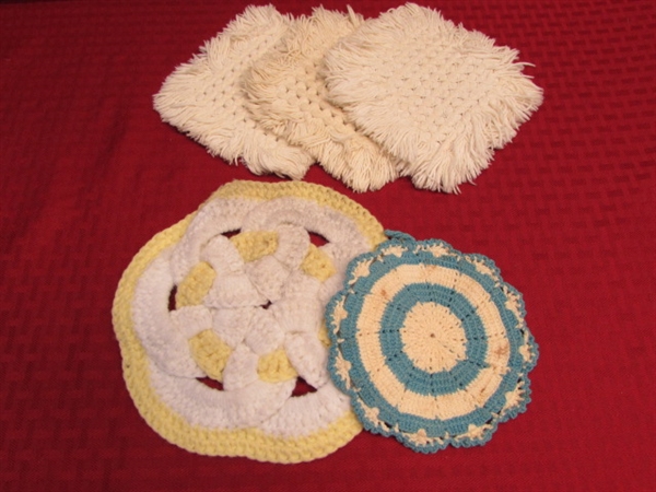 BEAUTIFULLY HAND CRAFTED VINTAGE POT HOLDERS, NEW POT HOLDERS & A CUTE APRON