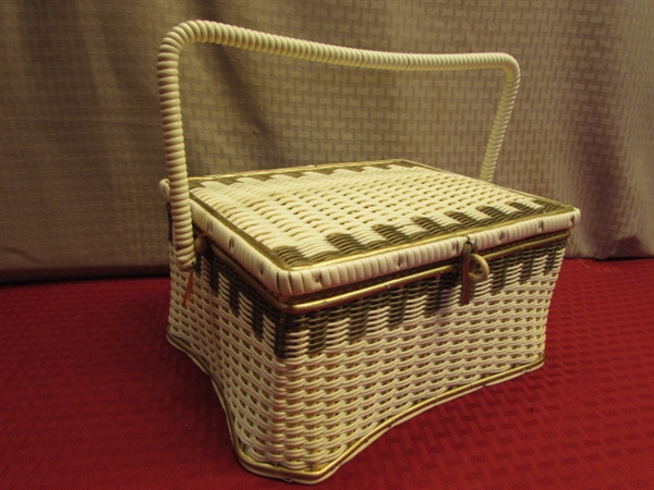 VERY NICE SEWING BASKET WITH DARNING TOOLS & THREAD, LOTS OF BUTTONS, SCISSORS & MORE