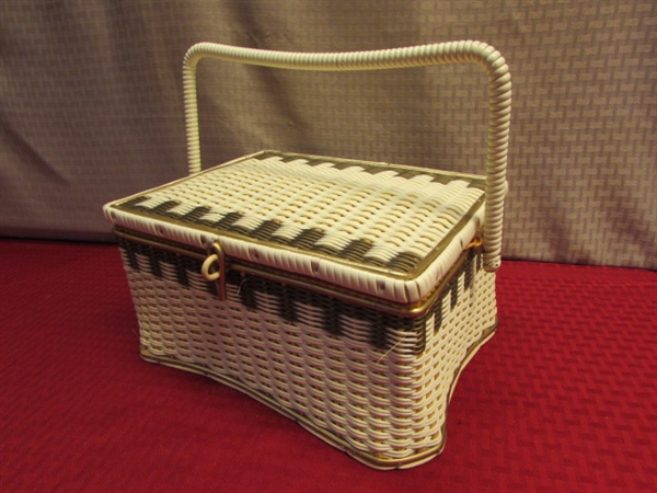 VERY NICE SEWING BASKET WITH DARNING TOOLS & THREAD, LOTS OF BUTTONS, SCISSORS & MORE