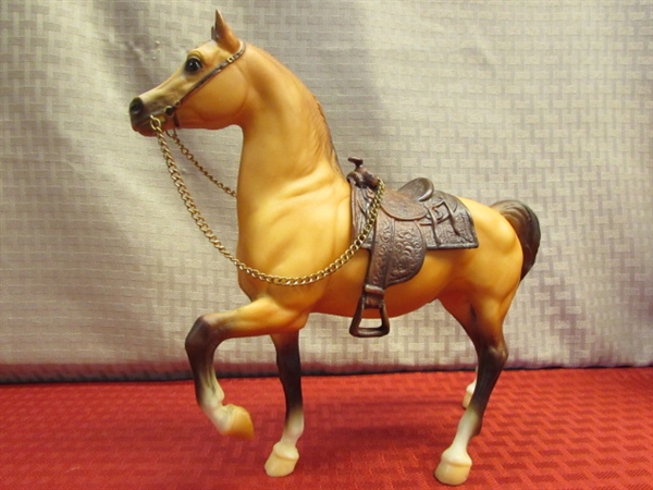 TRUSTY STEED!  BREYER RANGER- COW PONY #889  & STABLE MATES MYSTERY FOAL SURPRISE