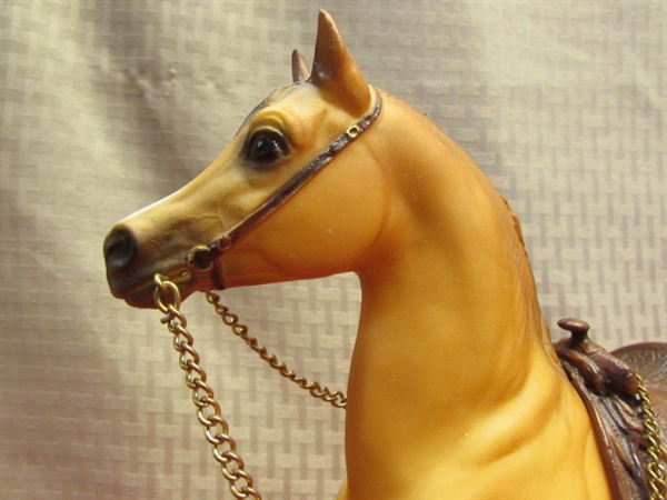 TRUSTY STEED!  BREYER RANGER- COW PONY #889  & STABLE MATES MYSTERY FOAL SURPRISE