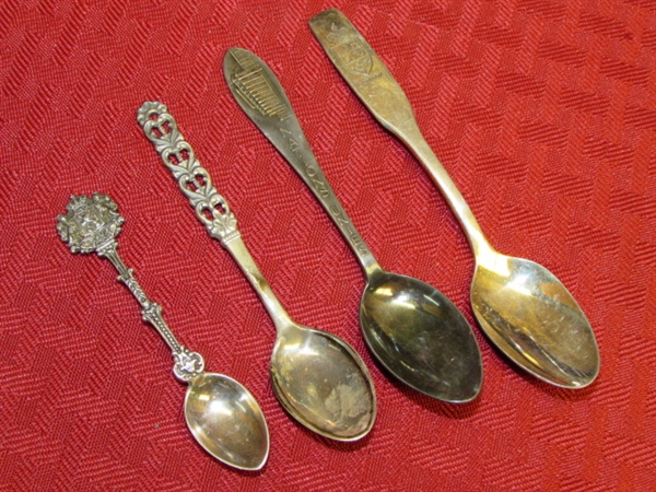 SPOONS FROM AROUND THE WORLD-PRETTY COLLECTIBLE SPOON RACK WITH 15 SPOONS