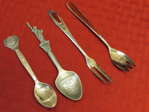 SPOONS FROM AROUND THE WORLD-PRETTY COLLECTIBLE SPOON RACK WITH 15 SPOONS