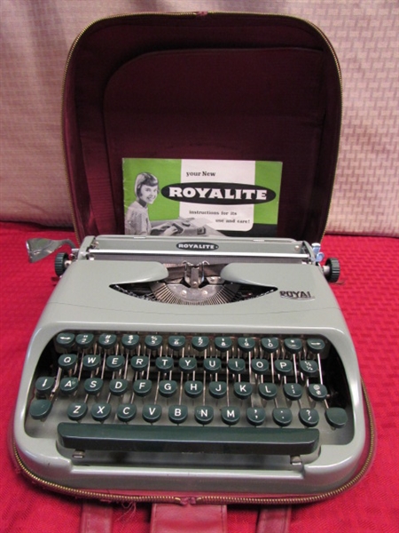 RARE VINTAGE ROYALITE PORTABLE TYPEWRITER WITH CASE 