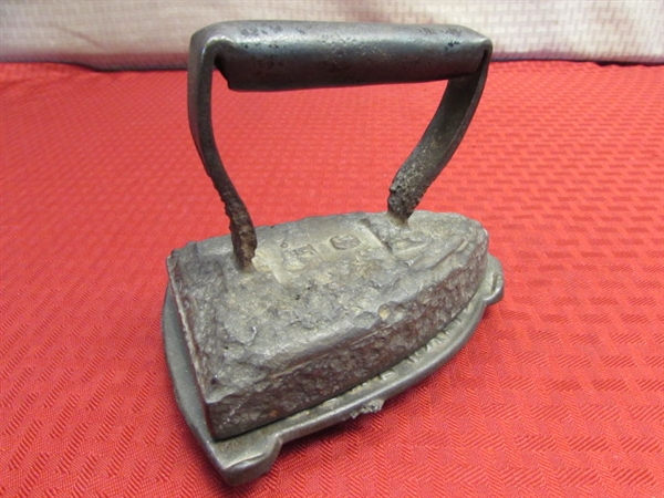 ANTIQUE CAST IRON FLAT IRON WITH STAND 