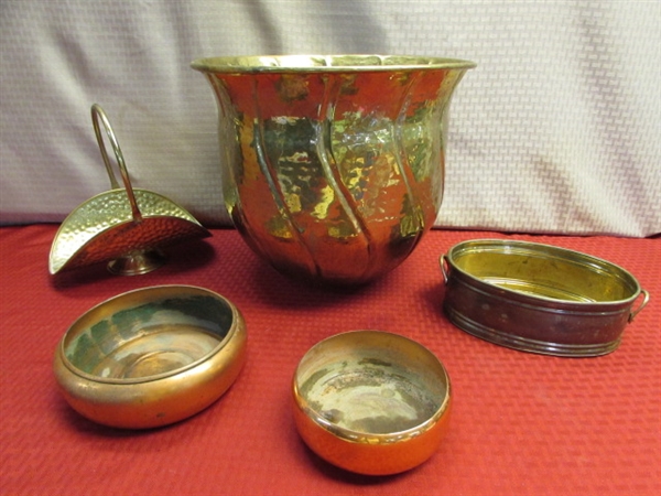 FOUR BRIGHT & BRILLIANT BRASS & COPPER POTS FOR YOUR PLANTS & A DECORATIVE BASKET