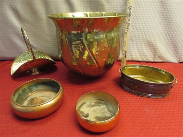 FOUR BRIGHT & BRILLIANT BRASS & COPPER POTS FOR YOUR PLANTS & A DECORATIVE BASKET