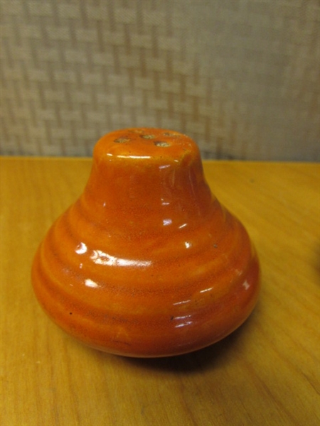 VINTAGE BAUER POTTERY SALT & PEPPER SHAKERS WITH RING DESIGN