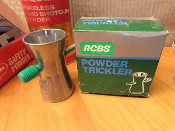 RELOADING POWDERS, POWDER SCALE & POWDER TRICKLER