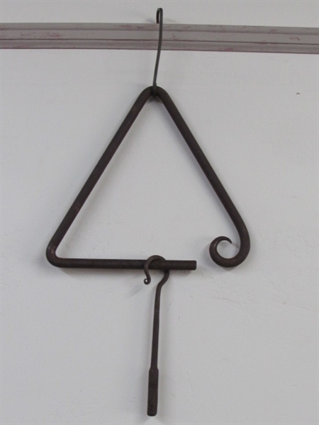 Lot Detail - COME & GET IT! RUSTIC WROUGHT IRON TRIANGLE DINNER BELL ...