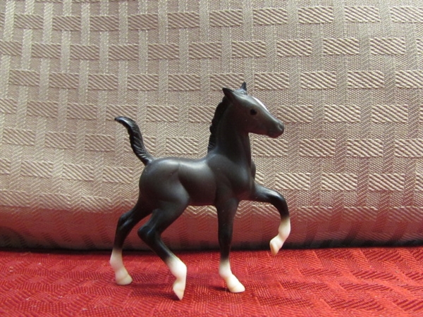 SIX CUTE LITTLE BREYER STABLEMATES COLLECTION HORSES  NO. 5655 