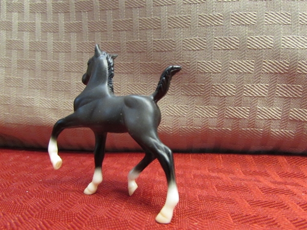 SIX CUTE LITTLE BREYER STABLEMATES COLLECTION HORSES  NO. 5655 