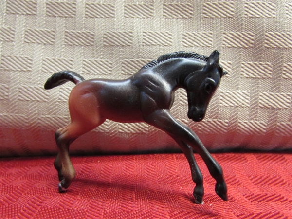 SIX CUTE LITTLE BREYER STABLEMATES COLLECTION HORSES  NO. 5655 