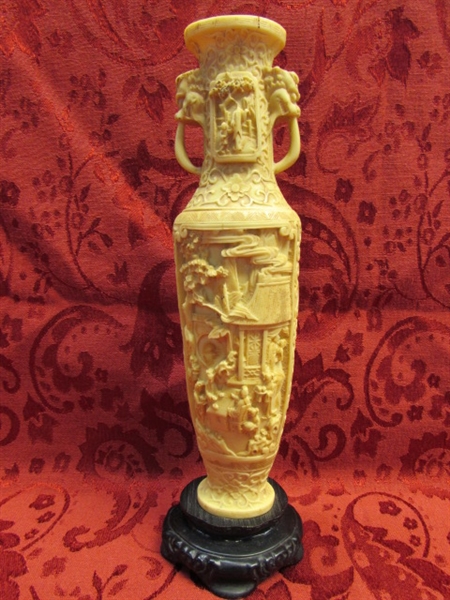 BEAUTIFUL & INTRICATELY CARVED VINTAGE RESIN ORIENTAL VASE 