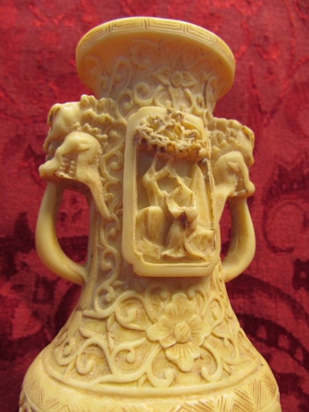 BEAUTIFUL & INTRICATELY CARVED VINTAGE RESIN ORIENTAL VASE 