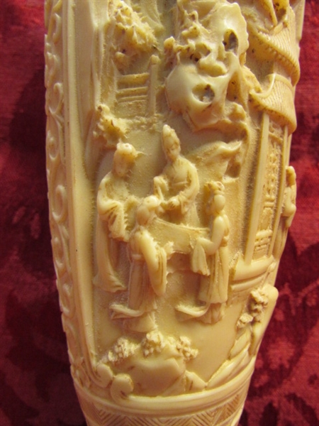 BEAUTIFUL & INTRICATELY CARVED VINTAGE RESIN ORIENTAL VASE 