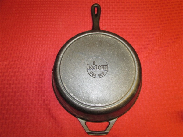 VERY NICE LODGE CAST IRON CHICKEN FRYER WITH LID 