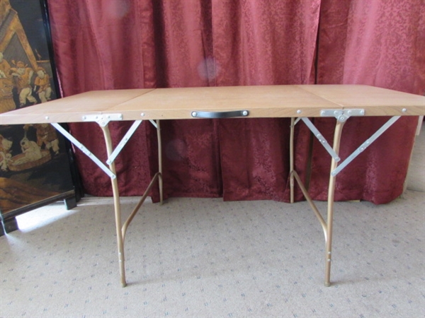 HANDY METAL FOLDING TABLE 