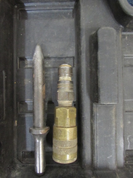 CHICAGO PNEUMATIC AIR HAMMER WITH MULTIPLE CHISEL HEADS & BRASS CONNECTOR