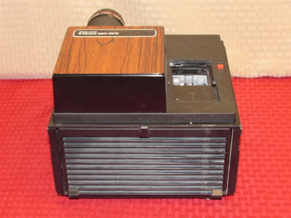 VINTAGE BELL & HOWELL SLIDE PROJECTOR