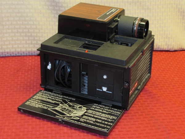 VINTAGE BELL & HOWELL SLIDE PROJECTOR