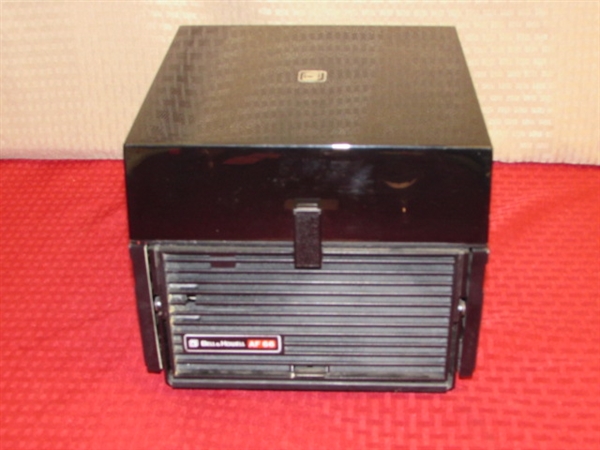 VINTAGE BELL & HOWELL SLIDE PROJECTOR