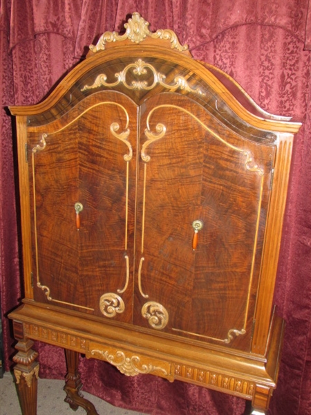 GORGEOUS ANTIQUE  ART DECO CHINA CABINET WITH BEAUTIFUL CARVED DETAILS