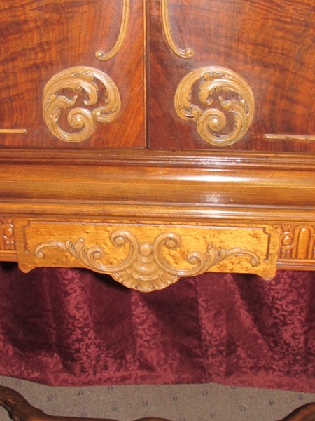 GORGEOUS ANTIQUE  ART DECO CHINA CABINET WITH BEAUTIFUL CARVED DETAILS