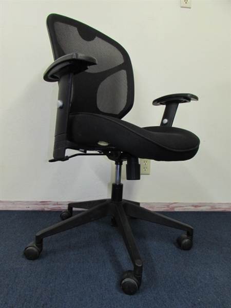 COMFORTABLE ROLLING OFFICE CHAIR 