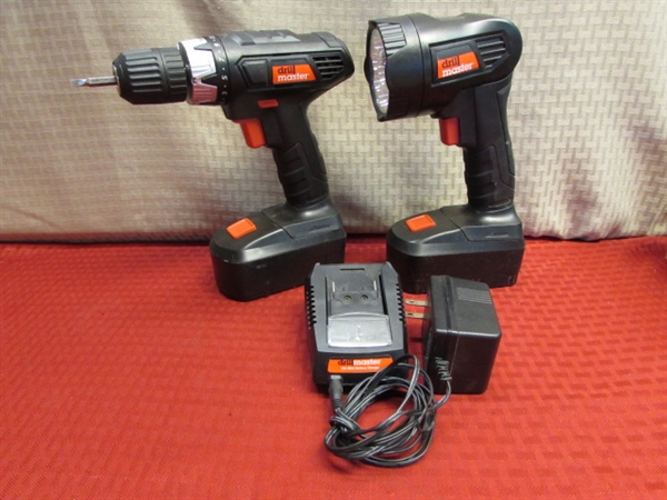 18 VOLT CORDLESS DRILL MASTER 3/8 DRILL/DRIVER, FLASHLIGHT & CHARGER