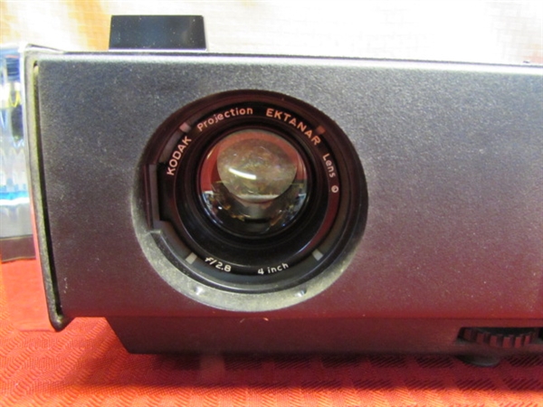 HIGH END VINTAGE KODAK CAROUSEL CUSTOM 860H PROJECTOR WITH ALUTO FOCUS IN VERY GOOD CONDITION