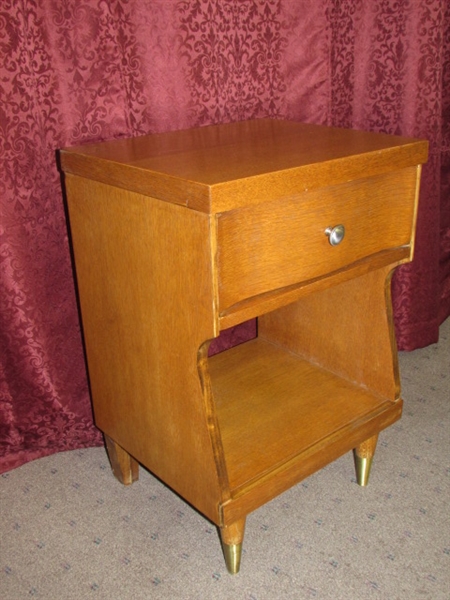 PRETTY VINTAGE BOW FRONT NIGHT STAND