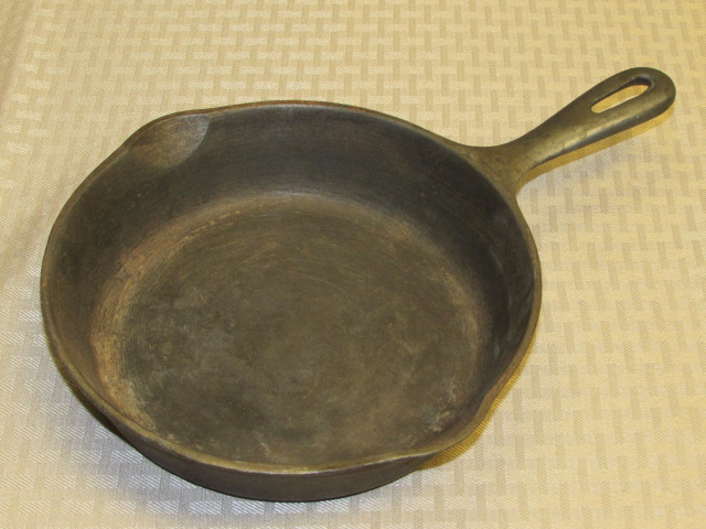 Vintage Unmarked Cast Iron 8 Inch Skillet ~ Marked 5 on Handle