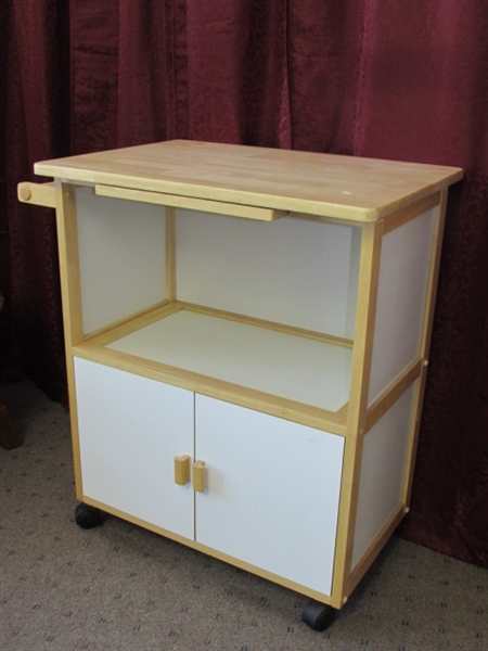 GREAT LITTLE KITCHEN CART ON WHEELS