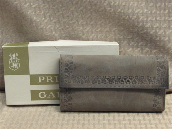 VINTAGE NEW SUEDE LEATHER PRINCESS GARDNER LEATHER WALLET 