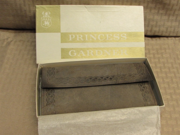 VINTAGE NEW SUEDE LEATHER PRINCESS GARDNER LEATHER WALLET 