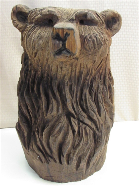 WONDERFUL CHAINSAW CARVED BEAR BUST FOR YOUR PORCH OR INSIDE YOUR RUSTIC CABIN