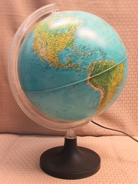 LAMP BY NIGHT- COOL WORLD GLOBE LAMP