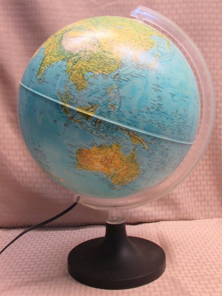 LAMP BY NIGHT- COOL WORLD GLOBE LAMP