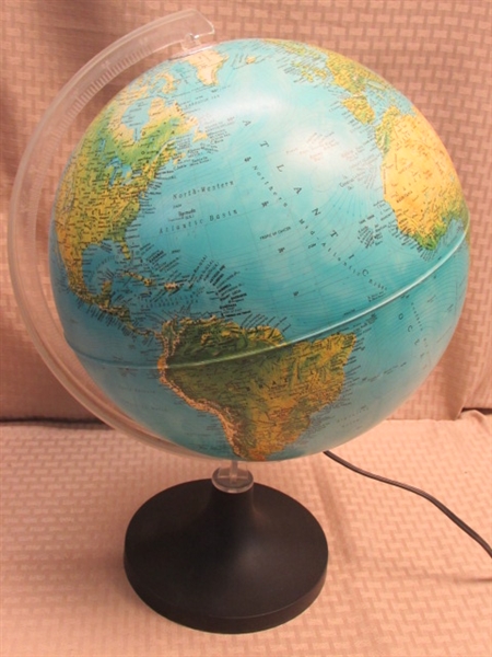 LAMP BY NIGHT- COOL WORLD GLOBE LAMP