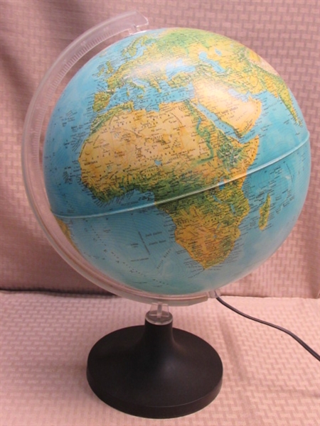 LAMP BY NIGHT- COOL WORLD GLOBE LAMP