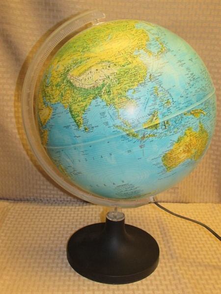 LAMP BY NIGHT- COOL WORLD GLOBE LAMP