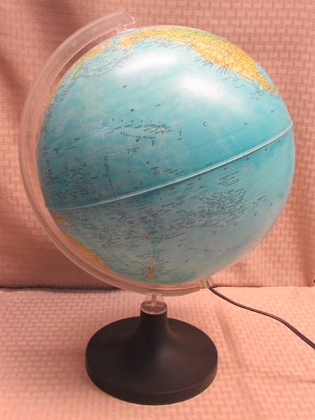 LAMP BY NIGHT- COOL WORLD GLOBE LAMP