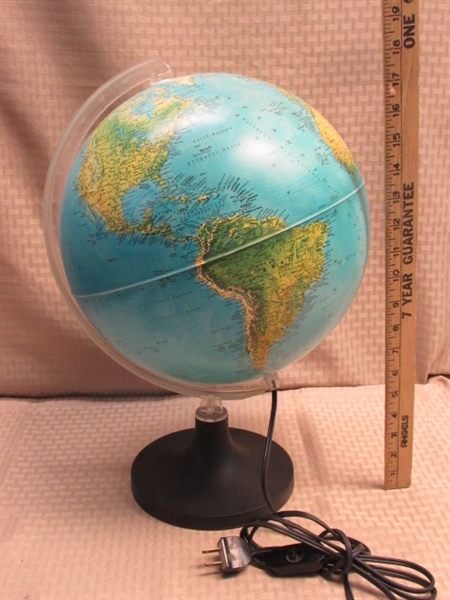 LAMP BY NIGHT- COOL WORLD GLOBE LAMP