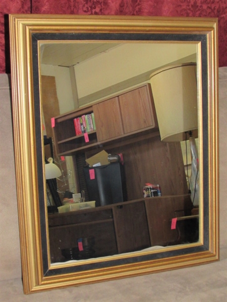 ELEGANT FRAMED MIRROR TO HANG ON YOUR WALL 