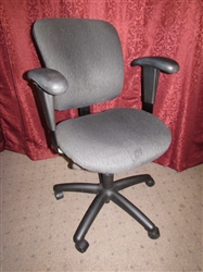 COMFORTABLE OFFICE CHAIR