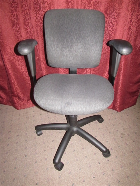 COMFORTABLE OFFICE CHAIR