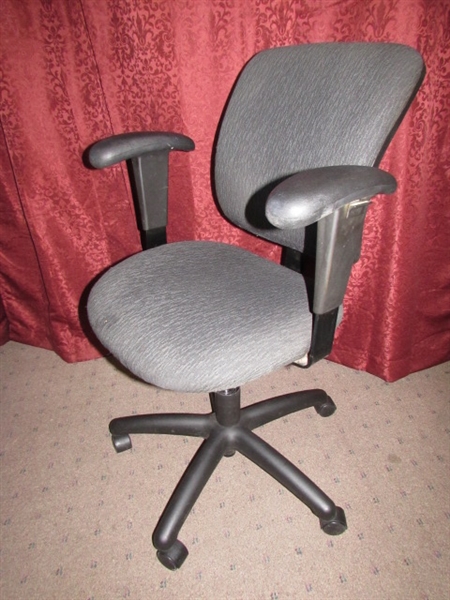 COMFORTABLE OFFICE CHAIR